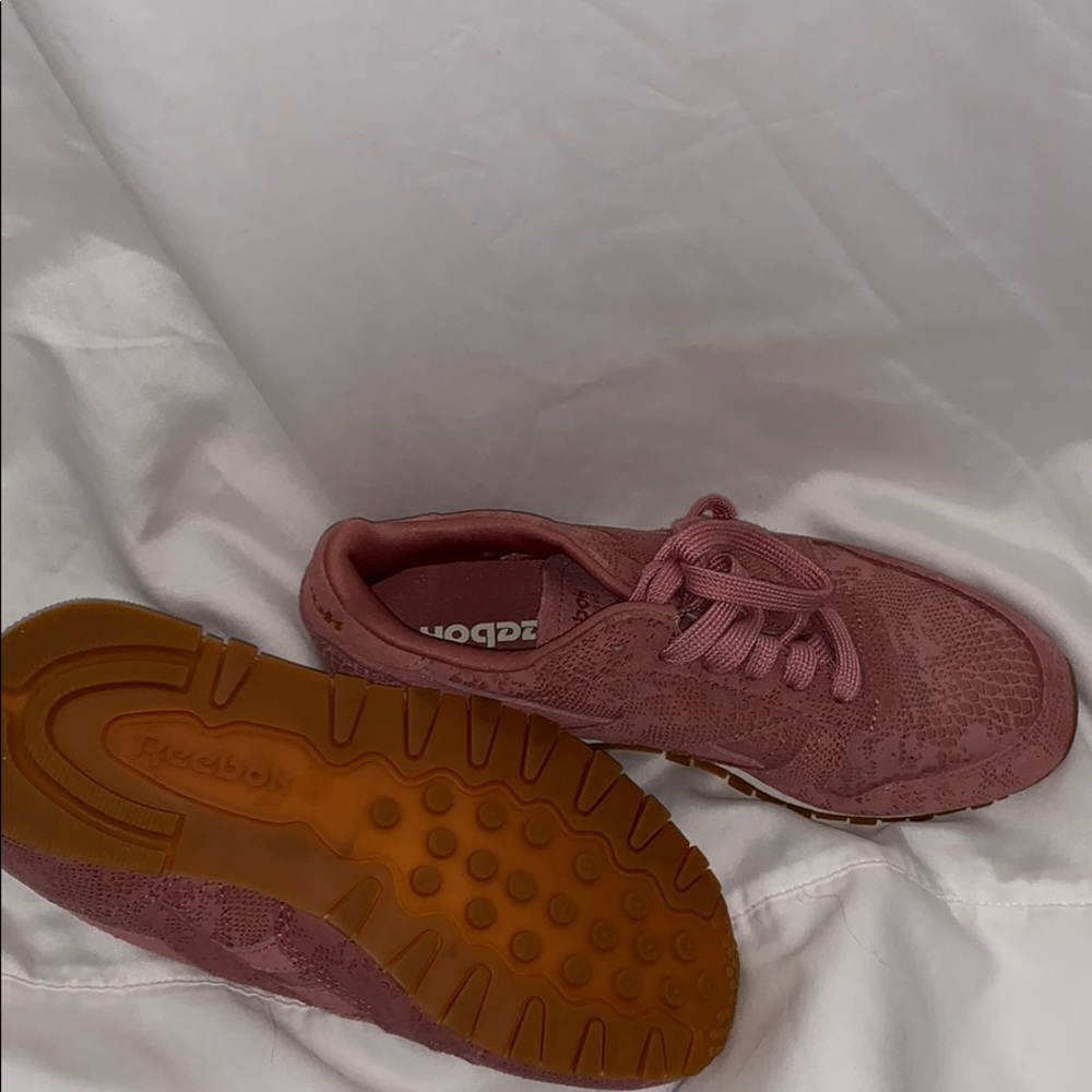 Pink Reebok’s Classics - Picture 2 of 3
